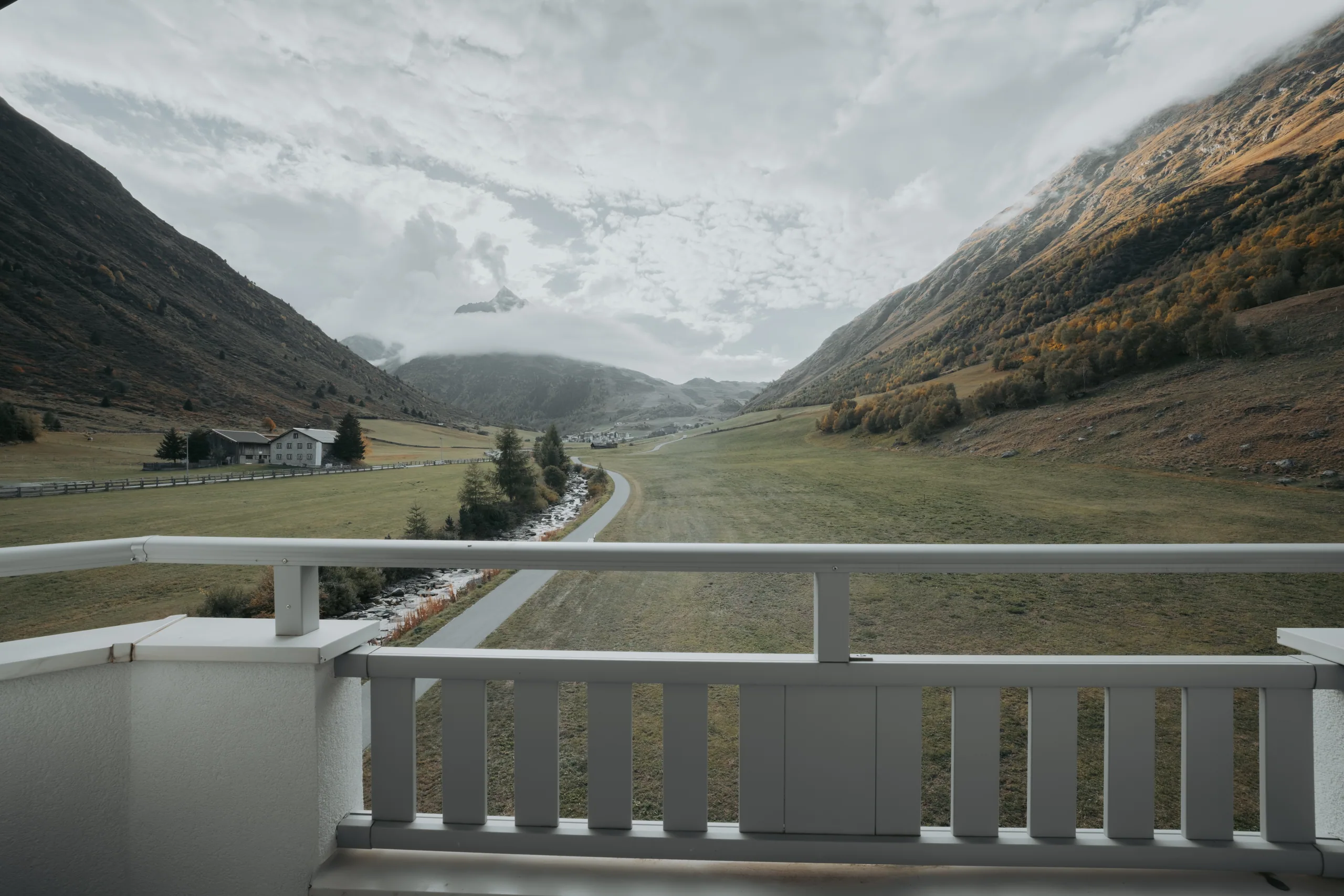 Blick vom Balkon der Wohnung 3 ins Tal